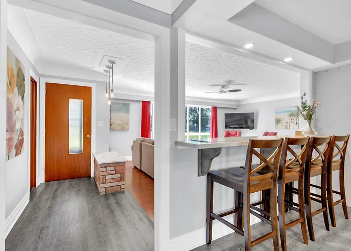 Park Bungalow #4 - Seacliff Beach Suites