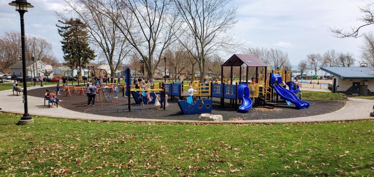 Park #4 - Seacliff Apartment Leamington